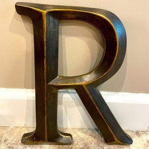 Bronze ‘R’ letter decor